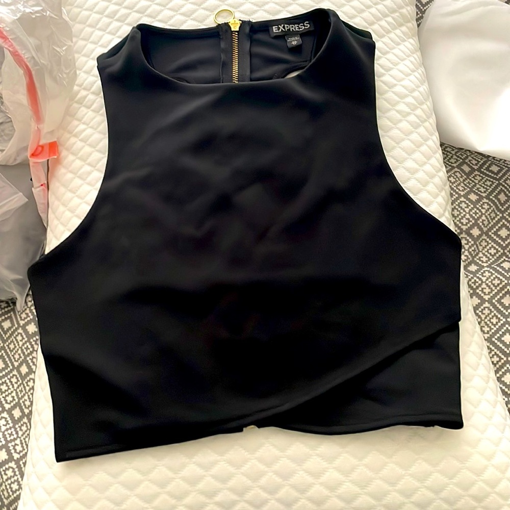 Black express crop top